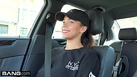 Raven Redmond recibe masaje aceitado con final feliz