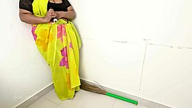 Andhra'nın tombul hizmetçisi Sridevi yeni seks oyuncağıyla zevk alıyor