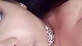 Novinha Gostosa ถอดเปลือยและเล่นของเล่นในเซสชั่นเดี่ยว สาวน่ารักขนเยอะเสียวตัวเอง - ตอนที่ 1