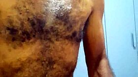 Hey, check out this old hairy guy with a 21cm cock fucking a married man in part 1 😏