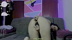 Webcam-Latina flirtet mit Körper bei Doppelpenetration-Spiel