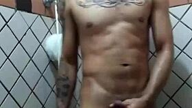 法布里西奥·阿吉尔淋浴激情戏