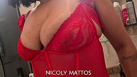 Καθοδηγούμενο χειροποίητο με παιχνίδι που πετάει πραγματικό κουμ σε τολμηρή δράση