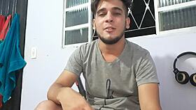 flakael aceita fazer pornô gay vai ser um negão ou um branquinho