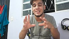 flakael aceita fazer pornô gay vai ser um negão ou um branquinho