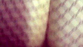 How does that culona feel getting fucked on all fours?