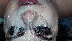 मिस टीएल अपने फेवरिट डिल्डो खिलौने से मैसी हो जाती है