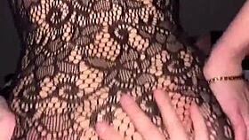 follando el culo de la esposa de mi amigo en noche swinger