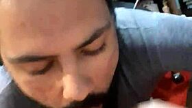 Eu mamando o namorado com emoção intensa