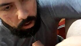 Eu mamando o namorado com emoção intensa