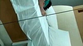 fodendo japonesa magrinha de 80 libras com pau monstruoso e grande aos 18 anos