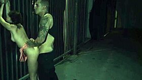 Парни лапают связанных телок, устраивая анальный фистинг в гангбанге