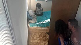 Fudendo Minha Enteada Enquanto Minha Esposa Faz As Unhas