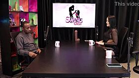 Safada Faz Um Boquete Deixando Ele Todo Excitado - Negro Top Delicia e Alice Vasconcelos