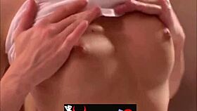 Loira novinha sensualizando com muito carinho