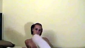 Amateur babe fingering solo and closeup