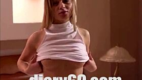 Loira novinha sensualizando com muito carinho