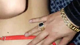 fui a un club swinger y un viejito me tomó junto a mi novio