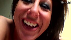 Pijatan Kaki Sensual Crystal Bangkitkan Emosi Dalam