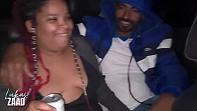 Orospular 24 saatlik markette yoldan geçenlerle çırılçıplak soyunuyor