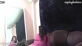 继父拍照片然后猛操我紧致屁股并射在我身上。