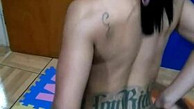 sentando no consolo pela primeira vez, tattooed brunette topless and sensual 😏