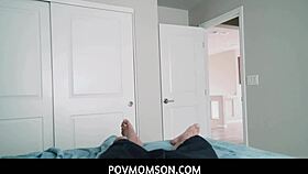 Stiefmutter hilft nach Unfall - Brooklyn Chase.