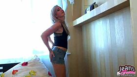 watch this babe masturbate in her tight skinny jeans!