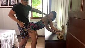 cretina safada rebolando no pau