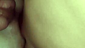 Эй, чувак, я отдаю свою тугую жопу впервые... ты смотришь?