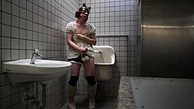 ジャパニーズクロスドレッサーのアユミが公衆トイレでオナニー、すごくスリリング