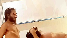 Magrinho Passivo E Dotado Deu O Cuzinho Pra Mim Enquanto Comia A Bucetinha Da Minha Mulher No Ménage