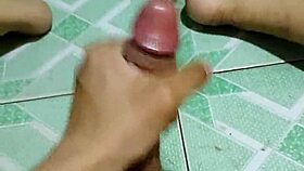 staying home during the epidemic, this babe masturbates and cums hard 😏💦