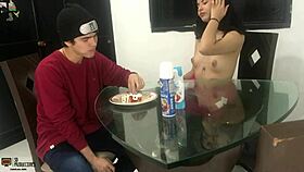 me pongo cachonda chupando polla con fresa y crema parte 1