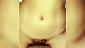 ¡Oye, Atrapé a mi Prima Vistiéndose Después de la Ducha, las Cosas se Pusieron Salvajes en la Casa de mi Tío!