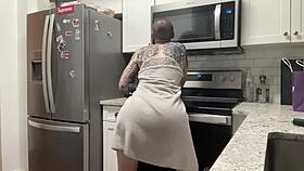 Young 18+ Thug Twerking Elle Edition Close Up