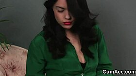 Si comel kena pancut muka, telan setiap titis jism.