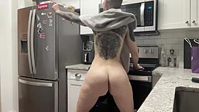 Young 18+ Thug Twerking Elle Edition Close Up