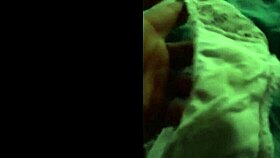 oliendo calzones de encaje usados me excita tanto