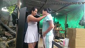 İş yerinde Kolombiyalı lezbiyen sert sikiyor!