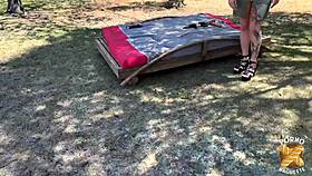 Sally une bombe atomique soffre un trio saphique avec erreurs.