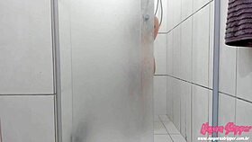 Nayara, what are you doing in the bath?