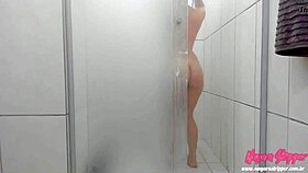 Nayara, what are you doing in the bath?