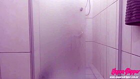 Nayara, what are you doing in the bath?