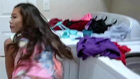 亚洲继女诱惑继父狂野做爱