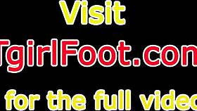 Ladyboy cantik di lingerie kerut jari kaki buat fetish kaki solo
