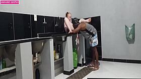 Облечена в бельо, посрещнах приятеля си, който ме сграбчи веднага. Чукахме се точно там в кухнята, залети от сурова възбуда.