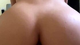 realizei o desejo do meu amigo e deixei ele comer meu cuzinho ele n�o aguentou e gozou gostoso bem no fundo