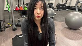 可爱亚洲女孩骗家伙十一月禁欲高潮