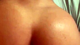 realizei o desejo do meu amigo e deixei ele comer meu cuzinho ele n�o aguentou e gozou gostoso bem no fundo